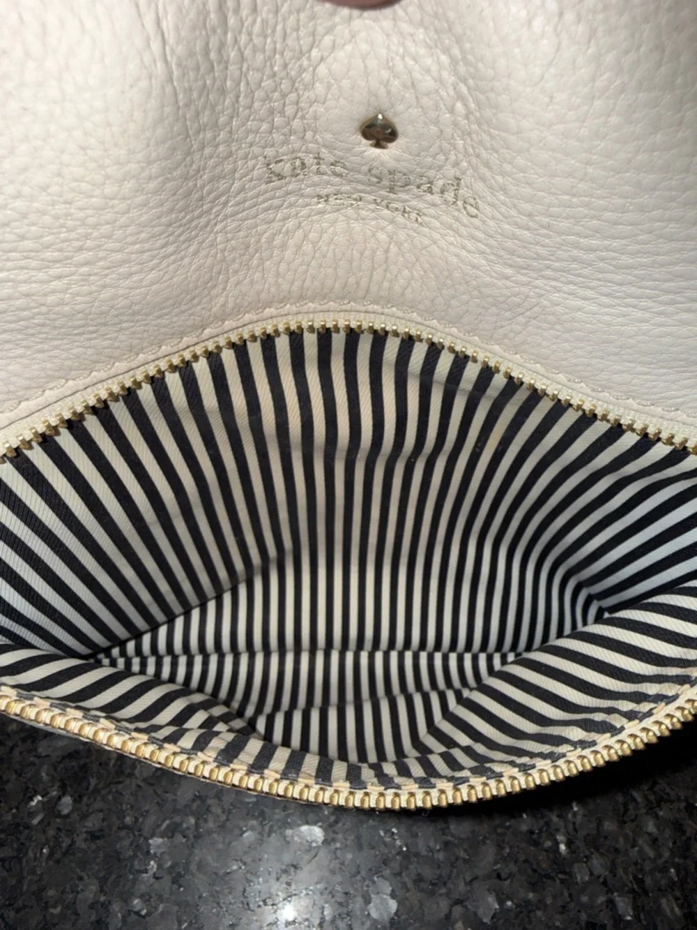 Kate Spade New York Off White Chain Detail Zip Top Leather Crossbody Bag
